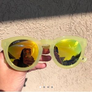 yellow Diff Eyewear round polarized sunglasses